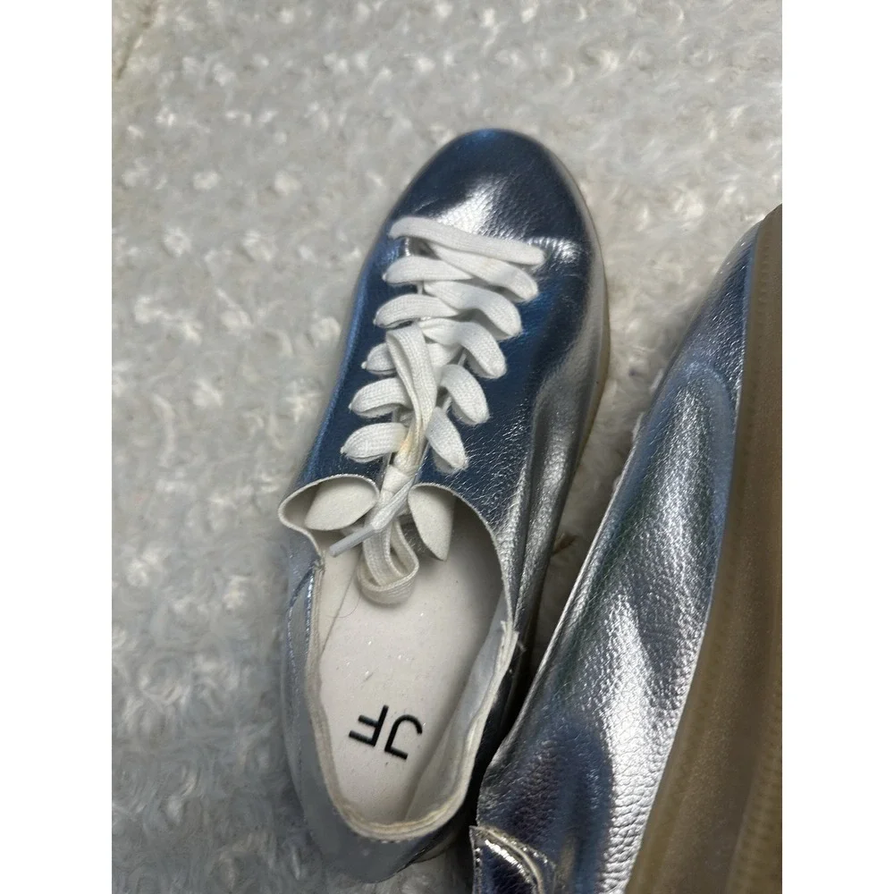 Woman Silver Metallic Low Top Lace-Up Sneakers Solid Pattern Pre-Owned